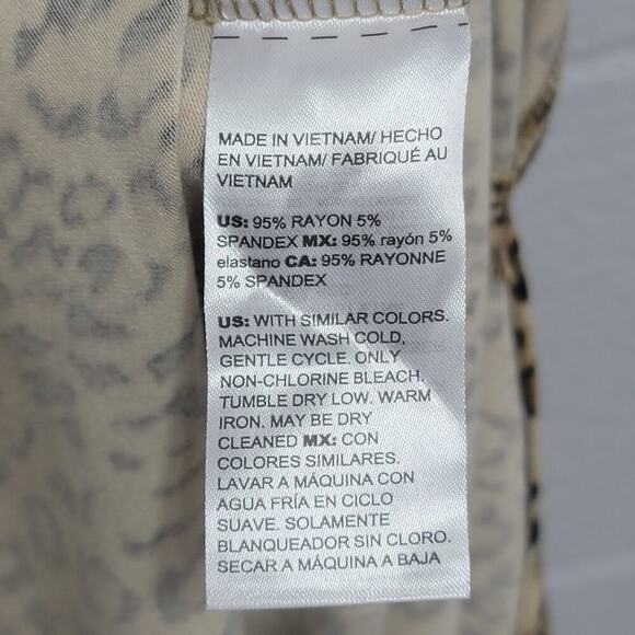 Chicos Animal Print Dress 0 (US 4/6) Short Sleeve Leopard Print Stretch 580 - Picture 8 of 11